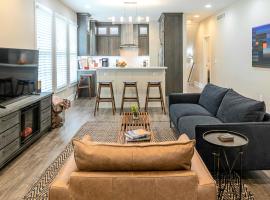 Hotel Photo: Luxury Condo in DWTN Royal Oak