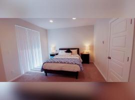 Hotel Photo: Cozy charming private bedroom in Cambria Terrace.