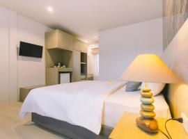 Fantasy Hill Bungalow、カタビーチのホテル