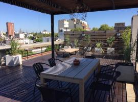 Foto di Hotel: impressive loft : private terrace, BBQ and Pool