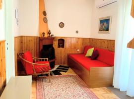 Hotel Photo: Traditional penthouse with mountain view