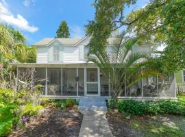 Fotos de Hotel: Historic home in downtown, Built in 1911