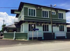 A picture of the hotel: Villasuri Homestay