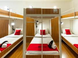 RedDoorz Hostel @ Dago 2, hotel in Bandung