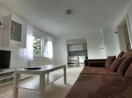 Hotelfotos: Moderne helle 2,5 Zimmer Wohnung mit großem Bad und Küche in Trossingen