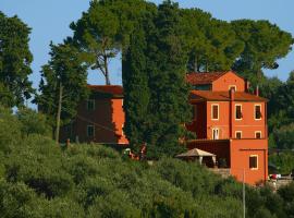 รูปภาพของโรงแรม: Apartments home Casale Belvedere Massarosa - ITO01109-DYA