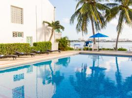 Фотография гостиницы: Spacious Waterfront in Cancun Hotel Zone