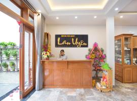 A picture of the hotel: Lan Uyen Homestay - Hoi An