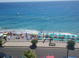 Fotos de Hotel: Affitto casa fronte mare,anche tutto l anno