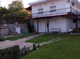 A picture of the hotel: Manos & Maria House