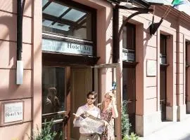 Three Corners Hotel Art