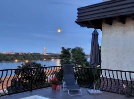 A picture of the hotel: Garden, pool and a great view