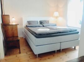 Hotel fotografie: Small historic wooden house in Porvoo old town