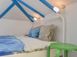 Hotel Photo: The Ivy House - A Cozy Attic near the City Center