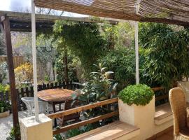 Hotel Photo: Maison 120m2 proche Cassis, 3 Chb, double terrasse