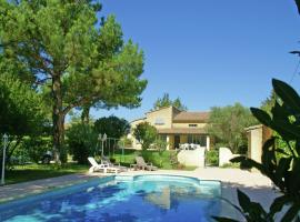 Hotel Photo: Maison De Vacances - Entraigues-Sur-La-Sorgue