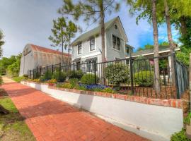 Photo de l’hôtel: Elegance in the HEART of historic downtown (POOL).