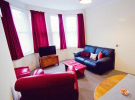 Hotel Foto: Westcliff Central, One-bedroom First Floor Flat