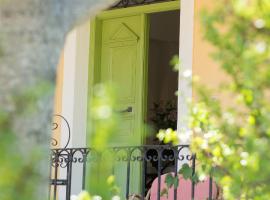 Hotel fotoğraf: GARDEN COTTAGE IN VATHY