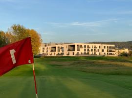 होटल की एक तस्वीर: Greenbay Golf Apartments