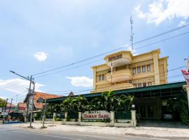 A picture of the hotel: RedDoorz Plus near Alun Alun Karanganyar