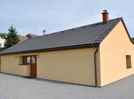 Hotel Foto: Three-Bedroom Holiday Home in Lesonice