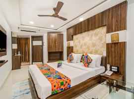 รูปภาพของโรงแรม: FabHotel Rajnandani Residency Bhawarkua