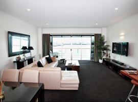 Hotel foto: Spacious Executive Apartmt,great Views! Location