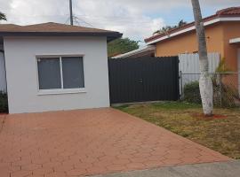 Hotel Photo: 5 minutes from MIA Airport/ new & cozy guest house