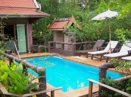 A picture of the hotel: Villa Suranee, Private Pool Villa, Family, Mountain view