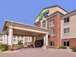 รูปภาพของโรงแรม: Holiday Inn Express & Suites Emporia Northwest, an IHG Hotel