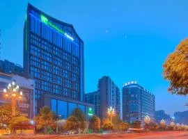 Holiday Inn Express Leshan City Square by IHG High Speed Rail and Leshan Giant Buddha