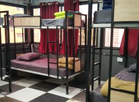 A picture of the hotel: bungee bunks