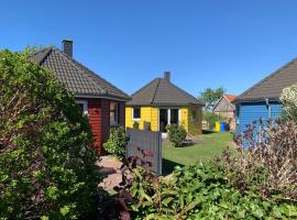 Hotel Photo: Roter Ostseebungalow