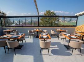 Ornament Boutique Hotel, hotel di Tbilisi City