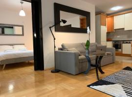 Hotel Photo: Modern 1BR flat in heart of Warsaw with parking
