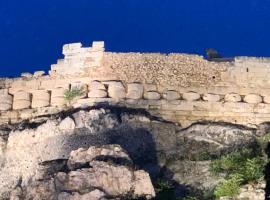 Hotel fotoğraf: At the Acropolis’ fence