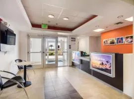 Howard Johnson by Wyndham Lemoore