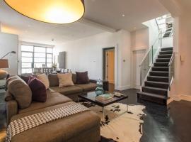 होटल की एक तस्वीर: cosy and warm apartment in the heart of dublin