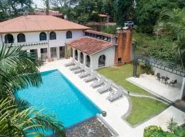 Villa San Ignacio, hotel in Alajuela