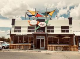 Hotel Photo: The Cayenne - Loft-Style Nob Hill and UNM Condo with rooftop patio!