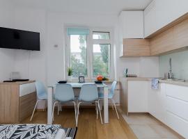 होटल की एक तस्वीर: LIKE HOME Beautiful Apartment in the best location in Warsaw/ Aleja Solidarności Street