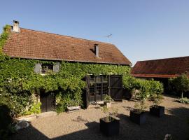 Hotel Photo: L'Oustal du Domaine de Louveraude