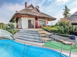 Hotel Photo: Holiday home Méhes utca-Cserszegtomaj