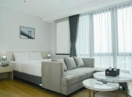 Hotel Foto: Comfortable Studio Room at Capitol Suites Apartment By Travelio