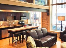 होटल की एक तस्वीर: Luxury 2 story Loft