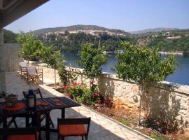 Meganisi Blue apartment, hotel in Meganisi