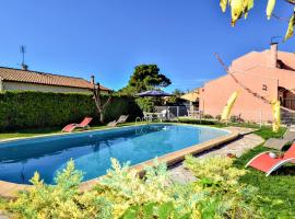 Hotel Photo: Nice home in Garons w/ Outdoor swimming pool, Outdoor swimming pool and 4 Bedrooms