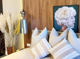 Atlantic Hotel - Free Parking, hotel di Sofia