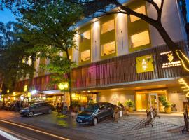 Hotel Foto: Fountain Tree by TGI